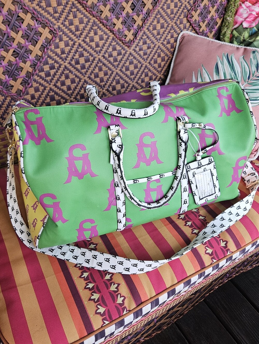 Gorgeous, HTF Steve Madden COLORFUL tote